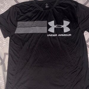 Under Armour Men's Black and Gray Graphic Tee